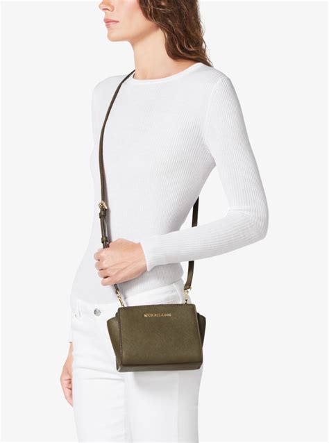 michael kors selma mini maße|Selma Mini Crossgrain Leather Crossbody Bag .